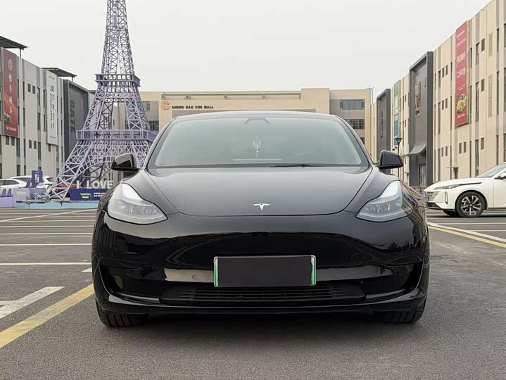 Фото 2 - Tesla Model 3