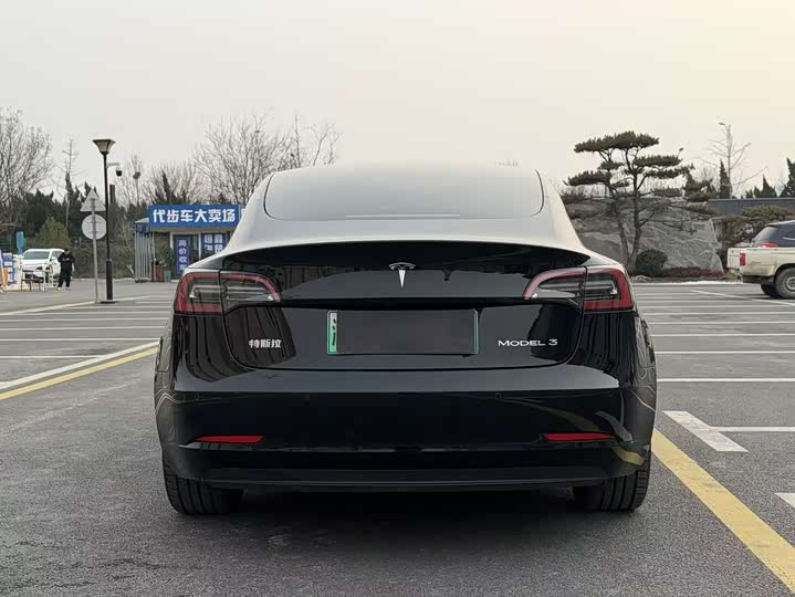 Фото 8 - Tesla Model 3