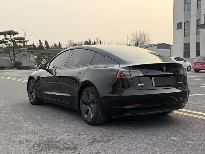 Фото 9 - Tesla Model 3