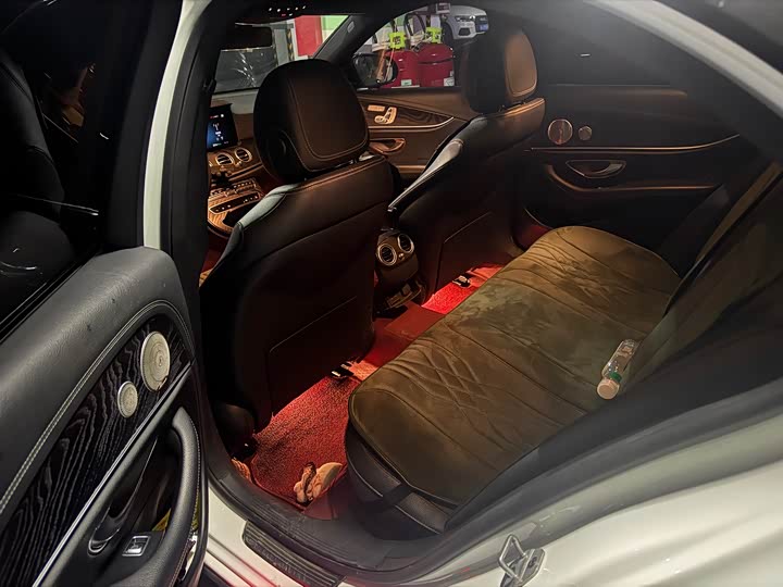 Photo 3 - Mercedes-Benz E-Class