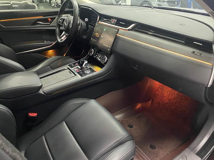 Фото 7 - Jaguar XF L