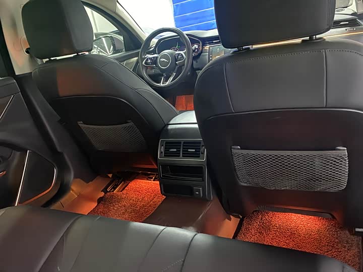 Фото 8 - Jaguar XF L