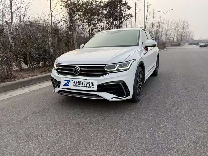 Фото 1 - Volkswagen Tiguan L Pro