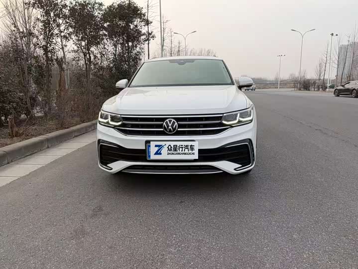 Фото 2 - Volkswagen Tiguan L Pro