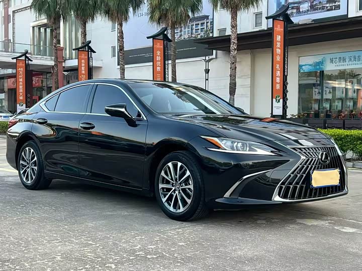 Фото 3 - Lexus ES
