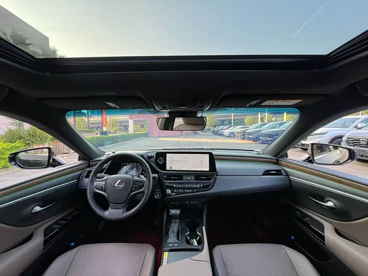 Фото 5 - Lexus ES