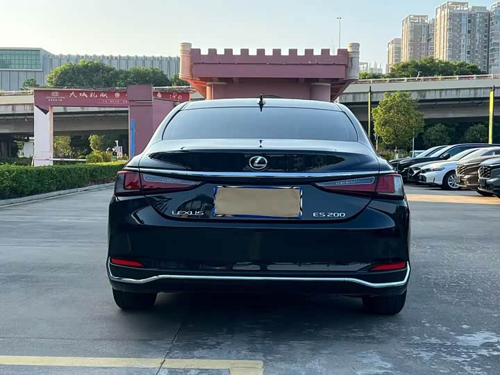 Фото 9 - Lexus ES