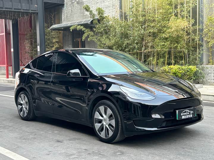 Фото 3 - Tesla Model Y