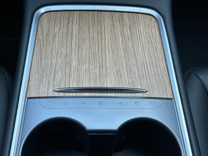 Фото 6 - Tesla Model Y