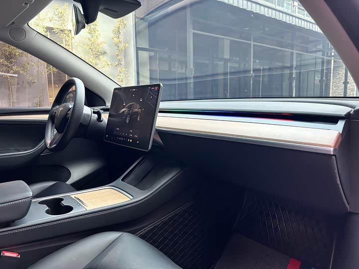 Фото 8 - Tesla Model Y
