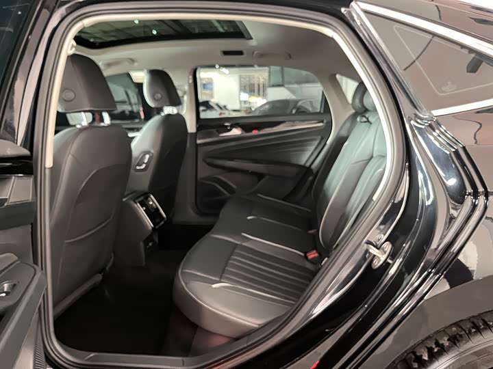 Фото 7 - Volkswagen Passat