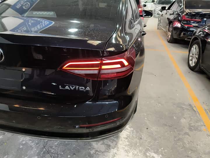 Фото 8 - Volkswagen Lavida