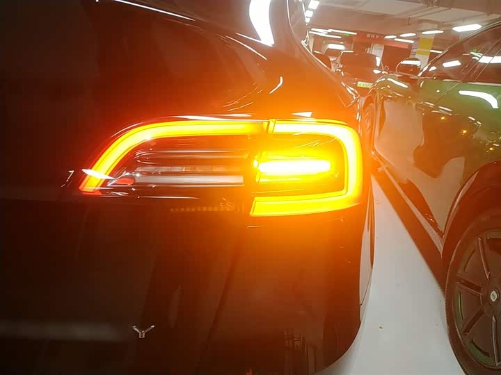 Фото 8 - Tesla Model Y