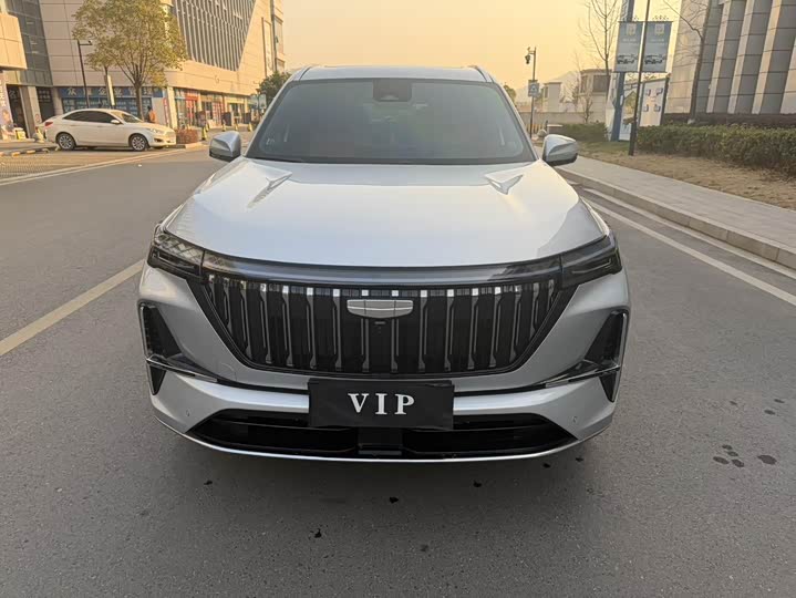 Фото 2 - Geely Atlas L