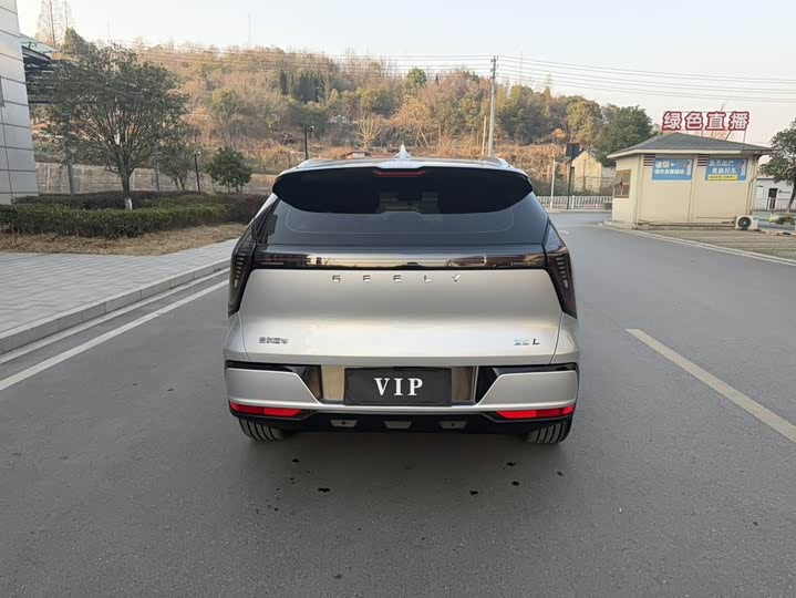 Фото 5 - Geely Atlas L