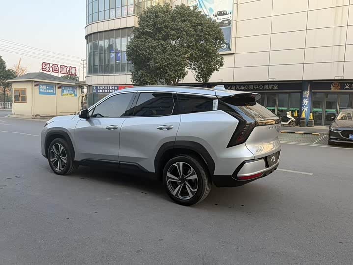 Фото 6 - Geely Atlas L