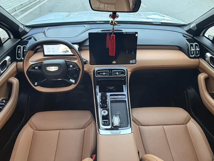 Фото 9 - Geely Atlas L