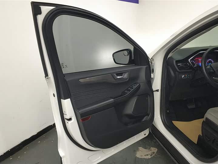 Фото 7 - Ford Escape