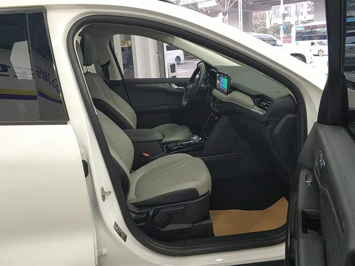 Фото 8 - Ford Escape