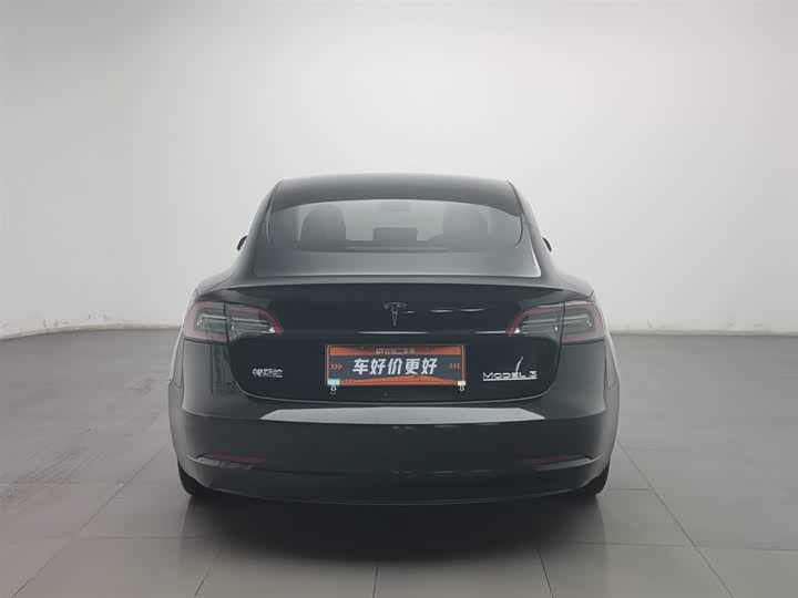 Фото 4 - Tesla Model 3