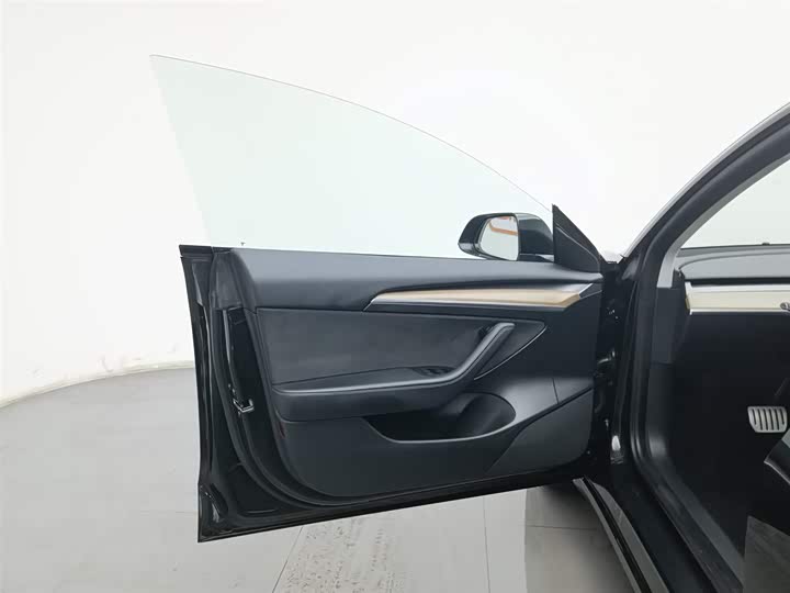 Фото 8 - Tesla Model 3