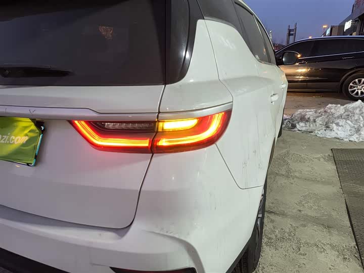 Фото 8 - Geely Vision X6