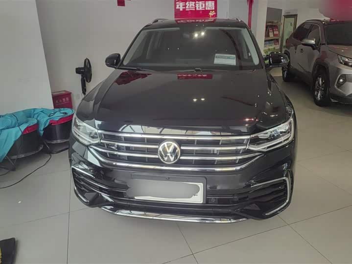 Фото 2 - Volkswagen Tiguan L Pro