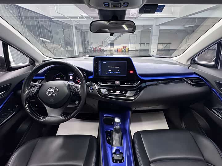 Фото 9 - Toyota C-HR