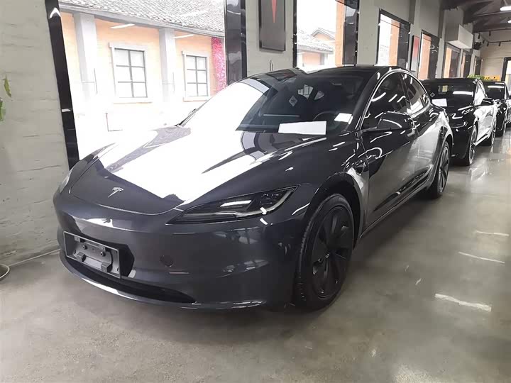 Фото 1 - Tesla Model 3