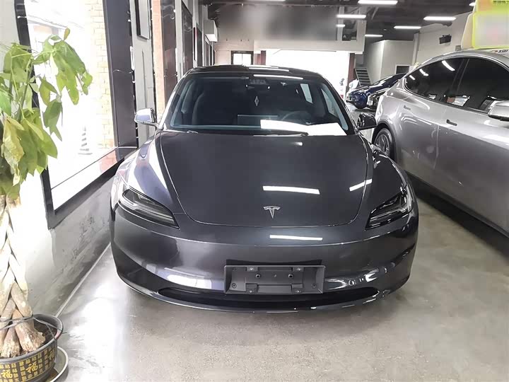 Фото 3 - Tesla Model 3