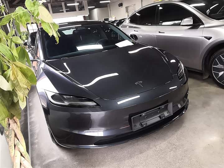 Фото 4 - Tesla Model 3