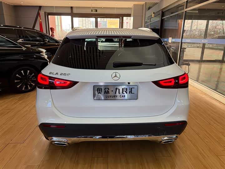 Фото 4 - Mercedes-Benz GLA-Class