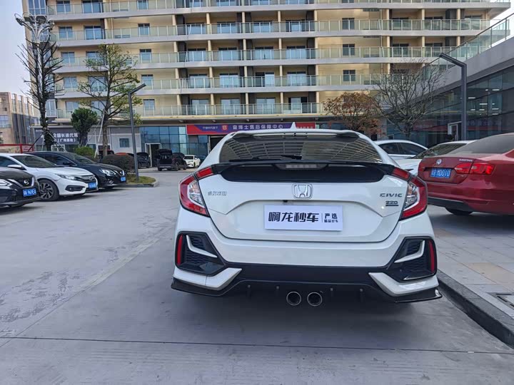 Фото 8 - Honda Civic