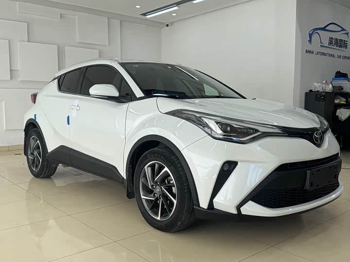 Фото 3 - Toyota C-HR