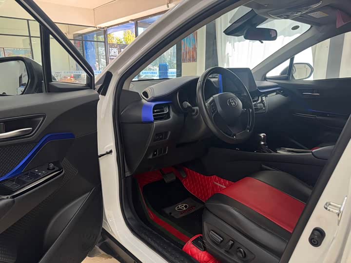 Фото 7 - Toyota C-HR