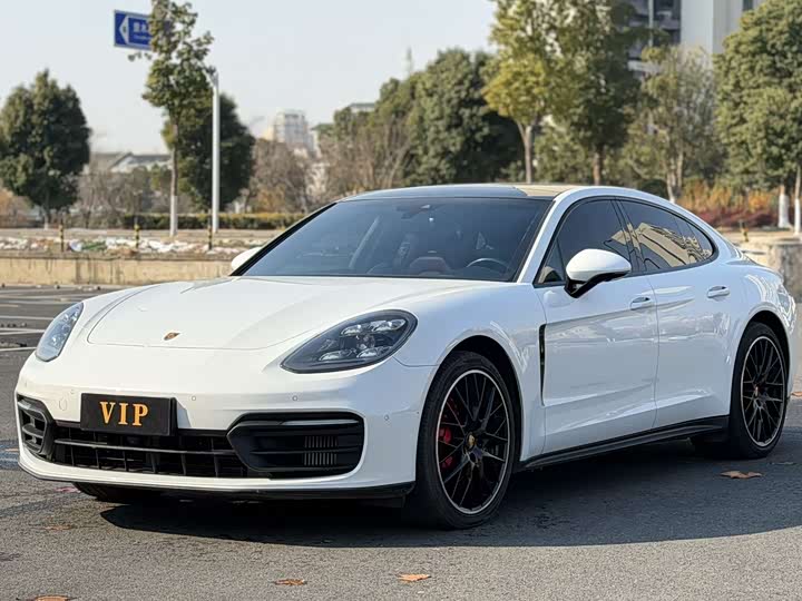Фото 1 - Porsche Panamera