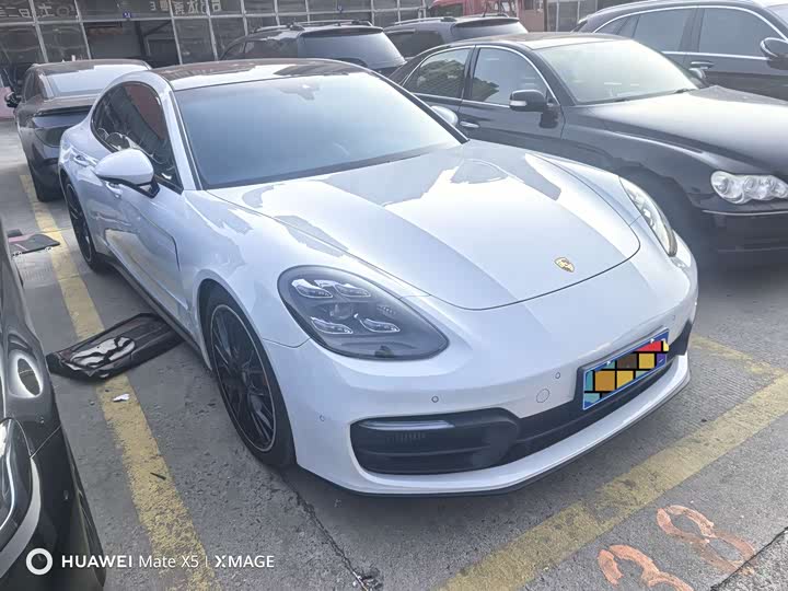 Фото 3 - Porsche Panamera