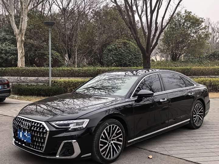 Фото 1 - Audi A8