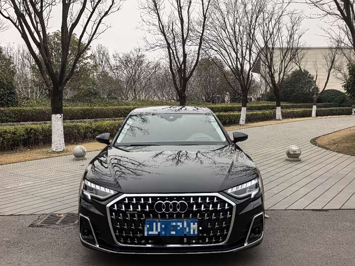 Фото 2 - Audi A8
