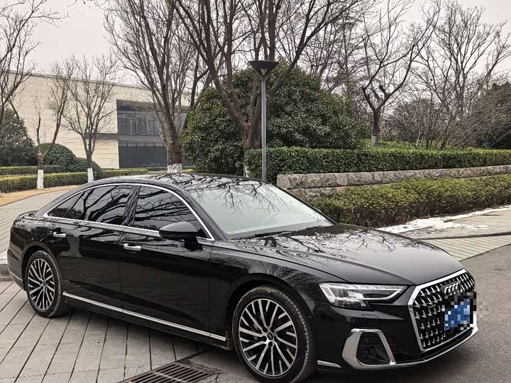 Фото 3 - Audi A8