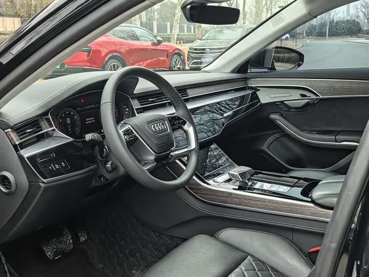 Фото 4 - Audi A8