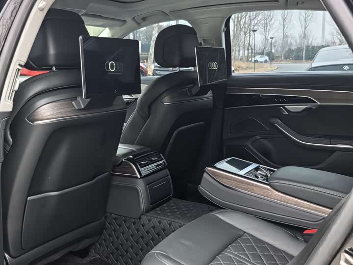 Фото 5 - Audi A8