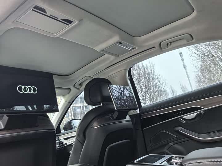 Фото 7 - Audi A8