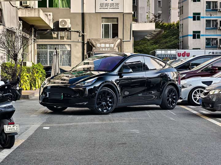 Фото 1 - Tesla Model Y