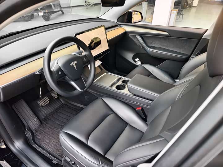 Фото 6 - Tesla Model Y