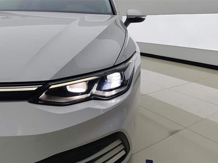 Фото 5 - Volkswagen Golf