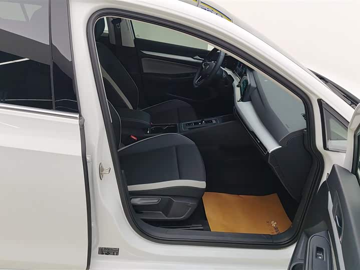 Фото 8 - Volkswagen Golf