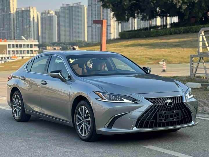Фото 3 - Lexus ES