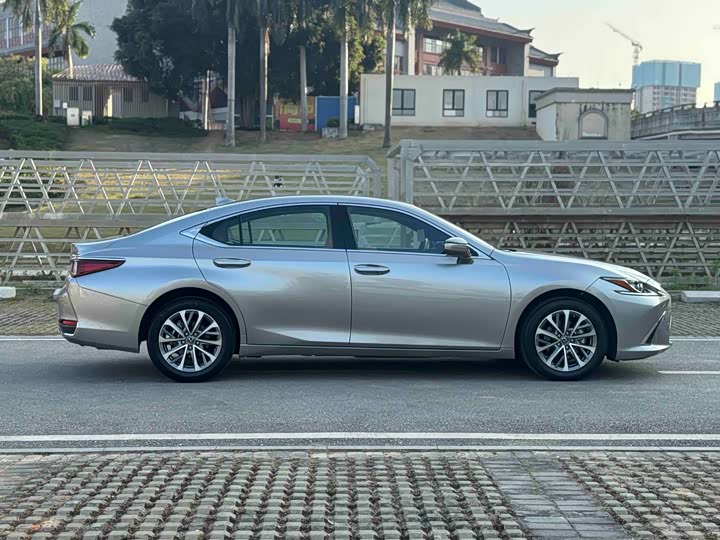 Фото 5 - Lexus ES