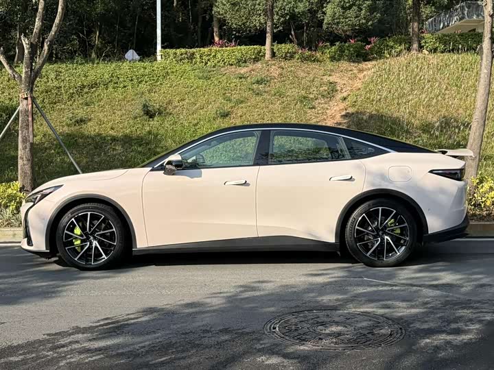 Фото 3 - BAIC Arcfox Alpha S5